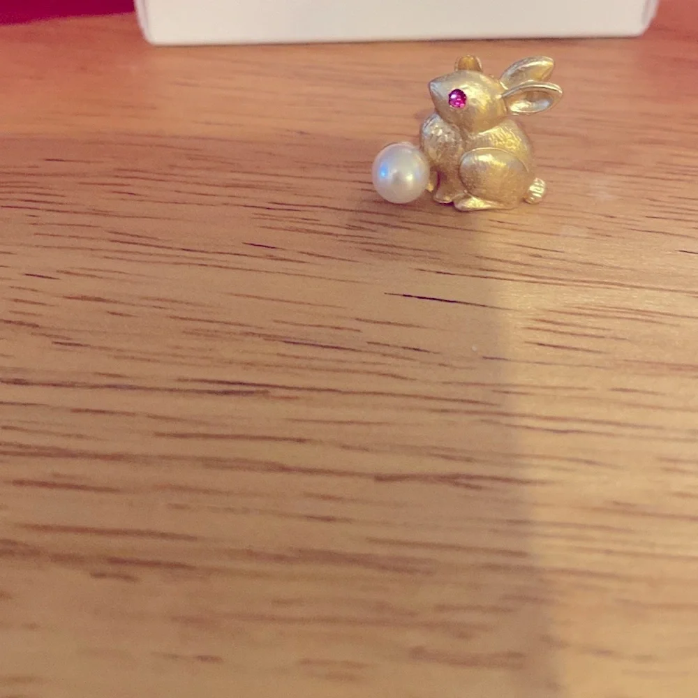 Small Rabbit Pin/Brooch - Picture 4 of 4